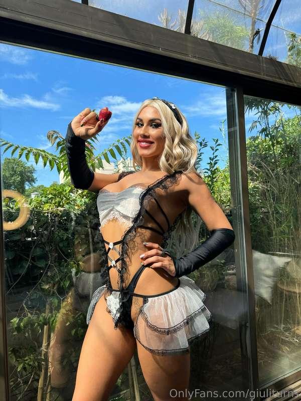 Will you let me eat your strawberry? 🍓 👄 @hot4giuli 