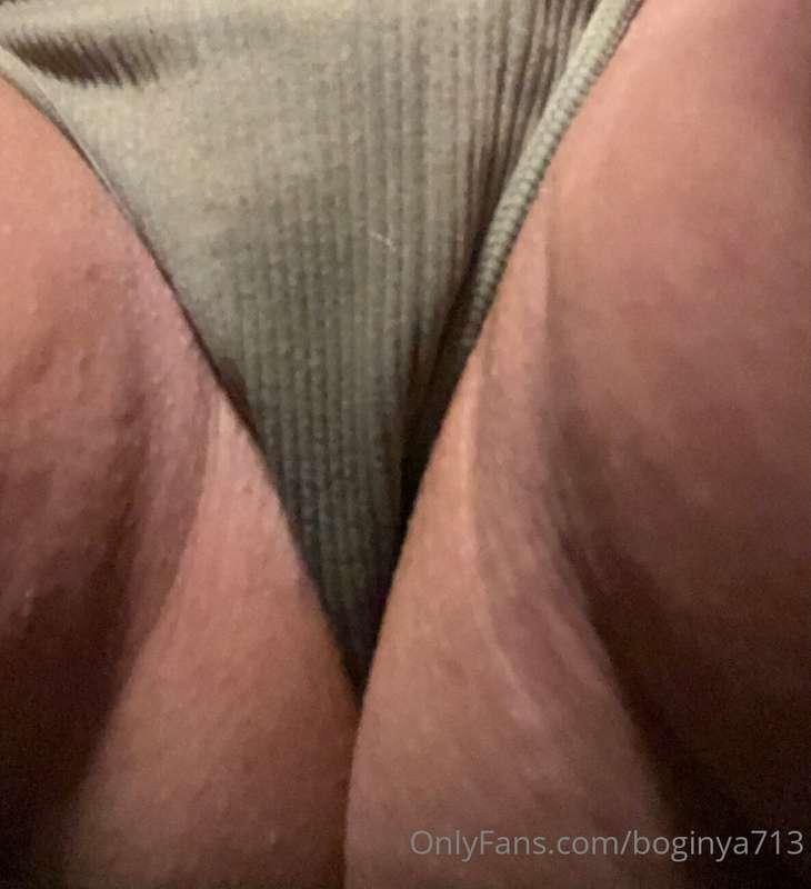 Pussy play, a little 💦, and a cream 🥧