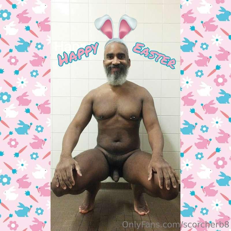 Squat Saturday! Happy Easter!  #beard #musculardaddy #gay #f..