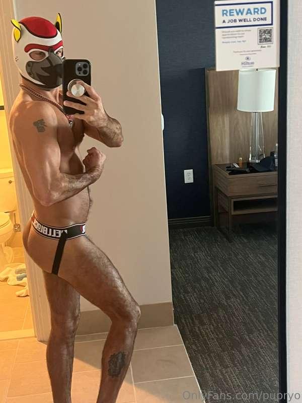 Gotta love that good hotel lighting. Awrooo 
