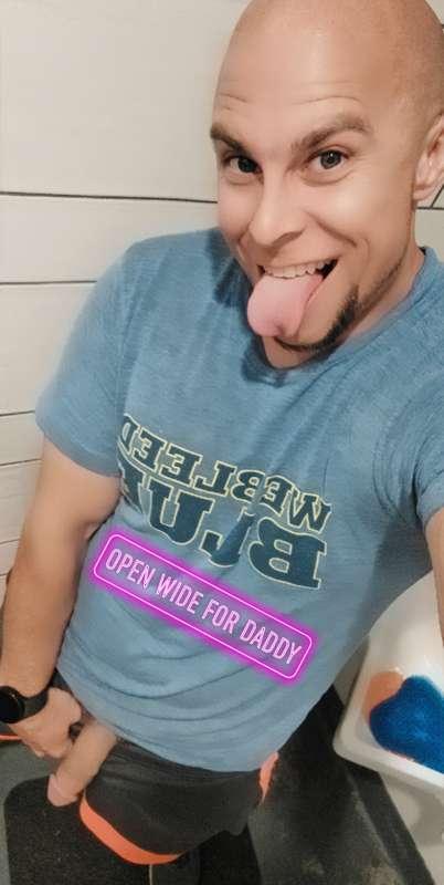 Open wide for daddy 😜