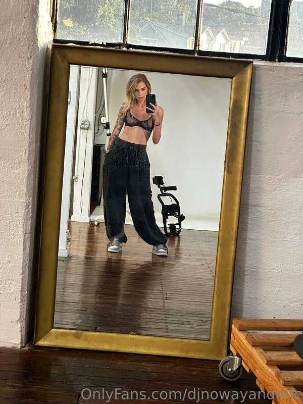 In the studio today! Happy Tuesday 😘