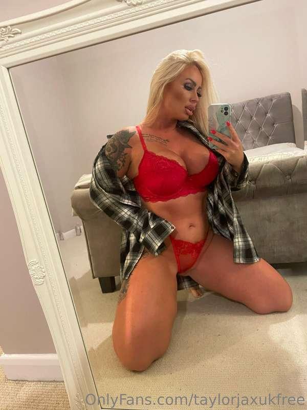 Home alone cum keep me company 😈💦  http://onlyfans.com/taylo..