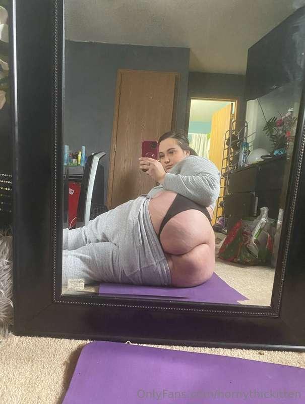 Slid my panties to the side for you 💖