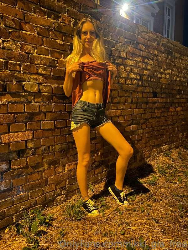 I enjoy night walks🌙🌃 ❤️What about you ?