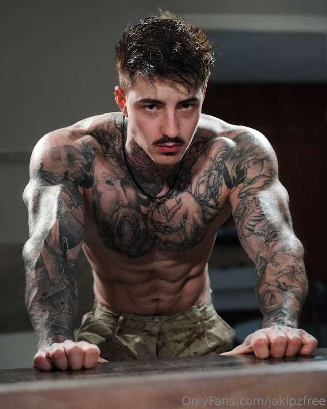 Don’t worry, I’ll be gentle 😉…
@Jakipz 👈🔞 Treat yourself to ..