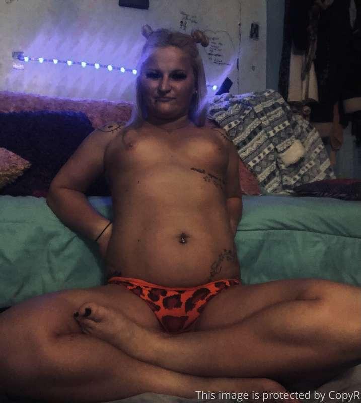 It’s my sexy time 😻 I want someone to sext with 🤤 if you’re ..