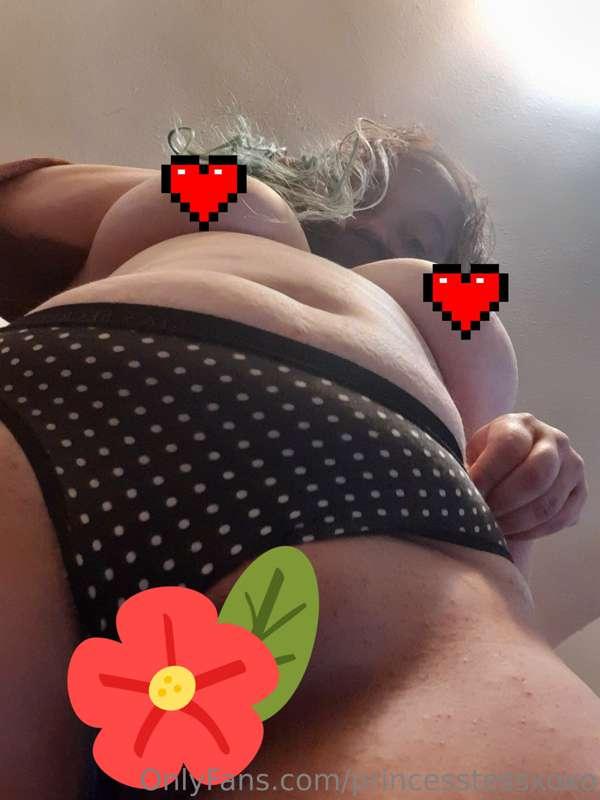 I took some sexy pictures for you 🥰 if you like my thicc thi..