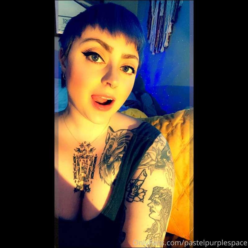 Dyed my hair blue and violet. 🫐🍆