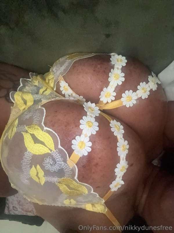 Big tittys deserve motor boating💛