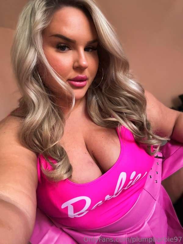 Hmmmm what do I stuff this pretty face with today? 🐷💦
