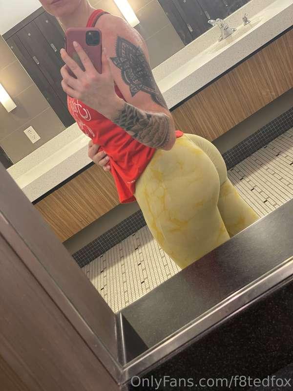 The sweet smell of sweat and sexy 🤪🍑