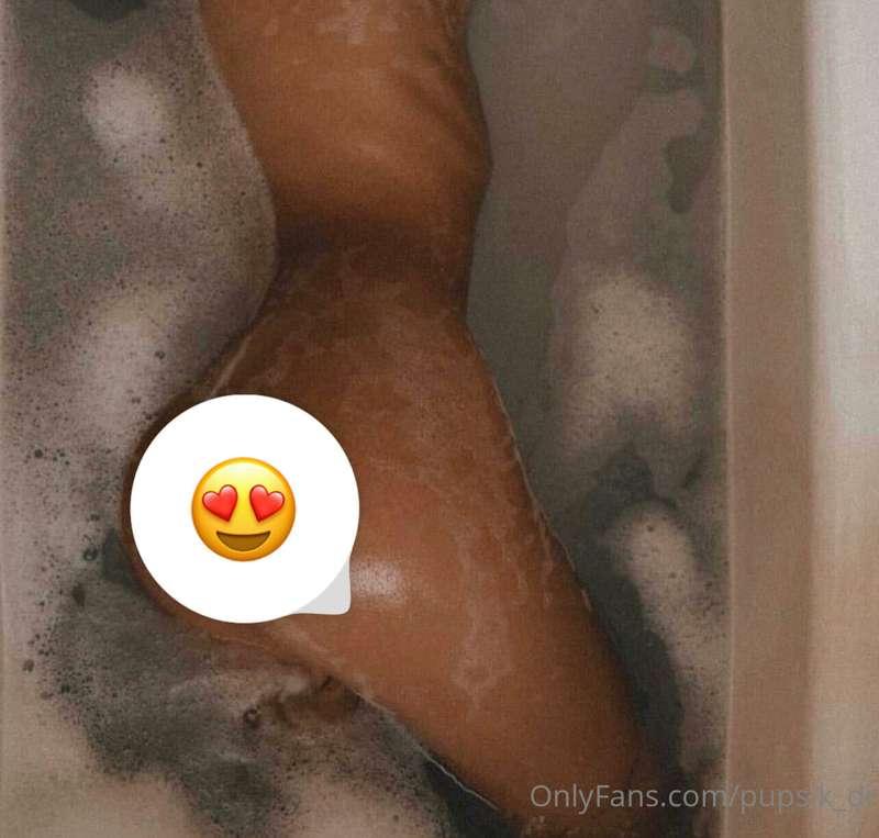 Taking hot bath, wanna join me? Dm me to get bath video 🔥