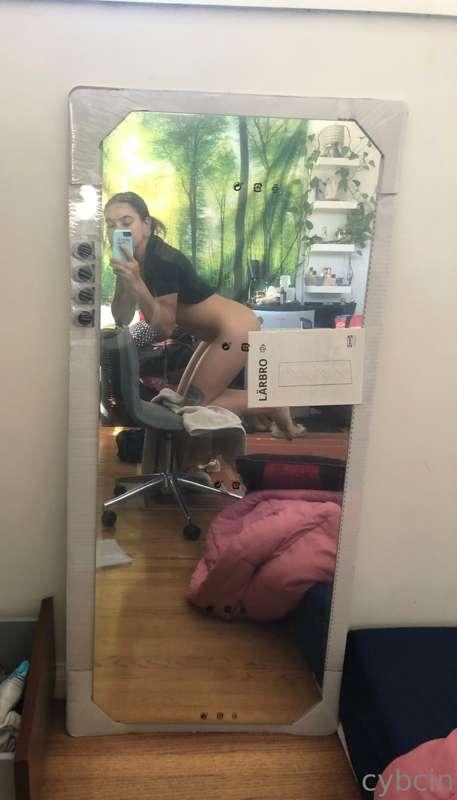 Yah girl is still figuring out how to squirt 💦 look how wet ..