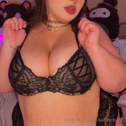 Would you date an 0nlyF4ns girl? Why or why not?