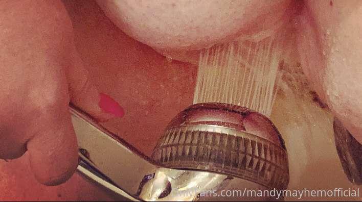 Do you like showers or baths? I like showers! 😈

I can get c..