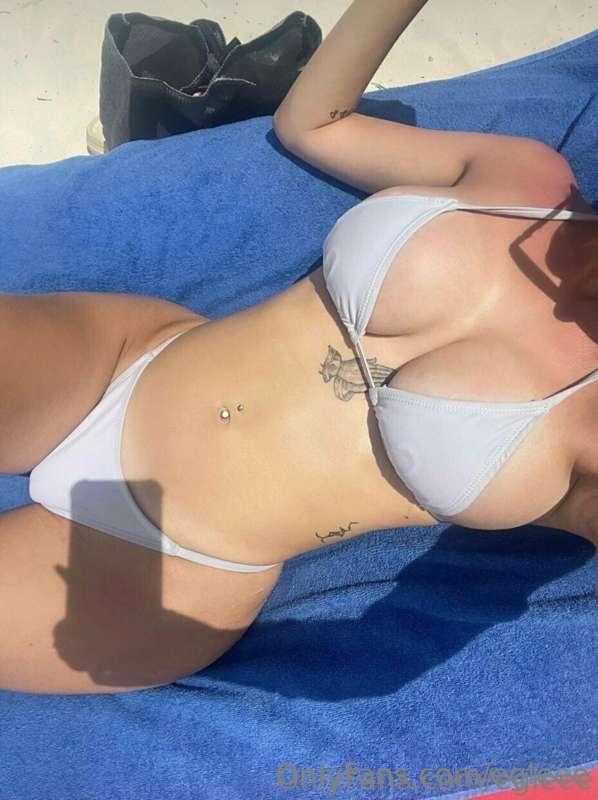 Who wants to join me under the sun? 🔥