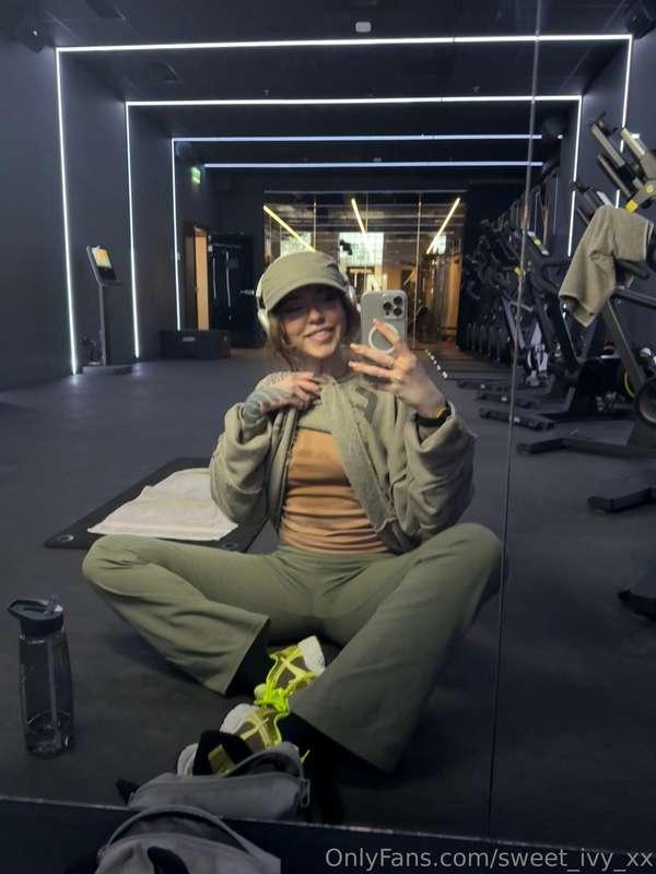 (SOLD) I sweated so much today 🥵 I’ll send the panties I was..