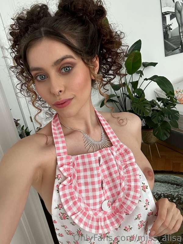 What do you want for dinner? Pasta, pizza or me?😏  I’ve star..