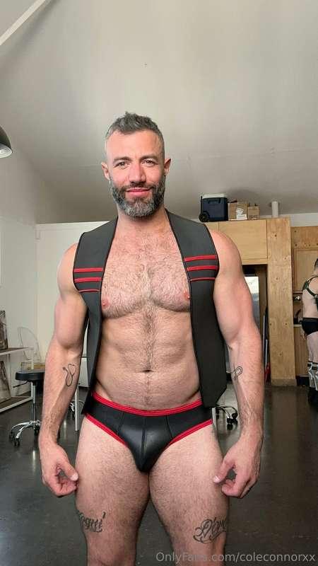 Say hi if you'd climb into bed with me 🤭
