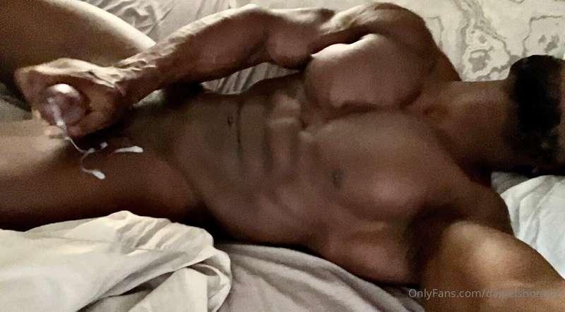 Looking for someone to lick up this cum.
CUM LOVERS Smash th..