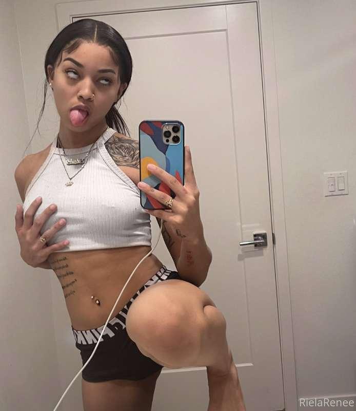 Good morning ☀️ Say it back whores 😈