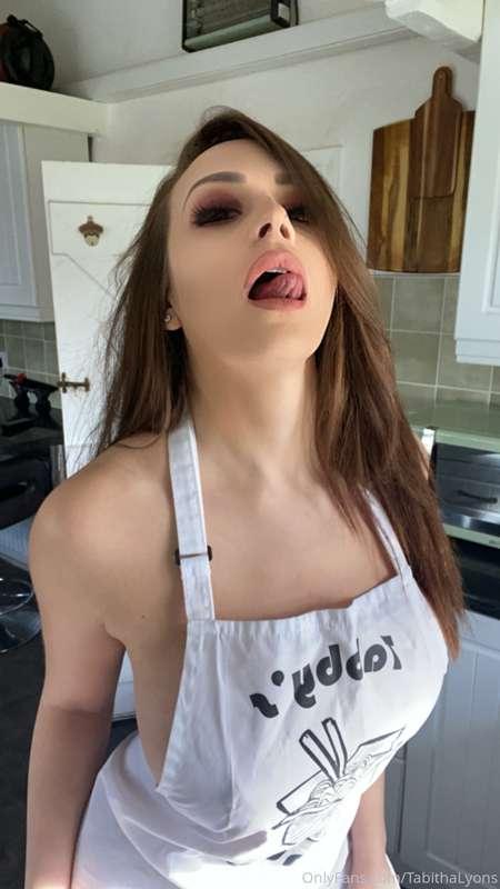 Stream live in 30mins!! I can’t wait 🥰
