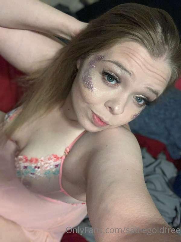 Tons of new pics just posted on my paid page , it’s only $8 ..