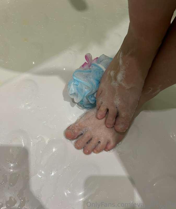 I'm having fun in the bathroom alone. Do you want to join?