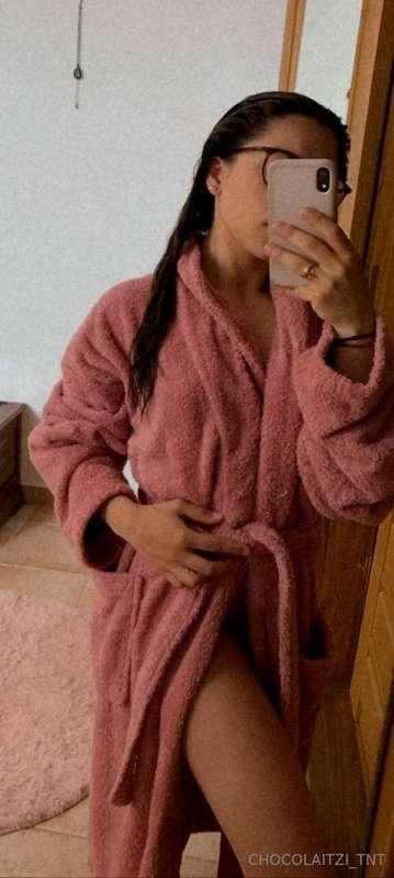 Con estos calores me apetece dormir desnuda y recien duchada..