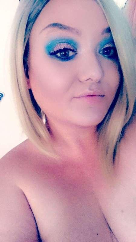 Do you like my makeup ? x
