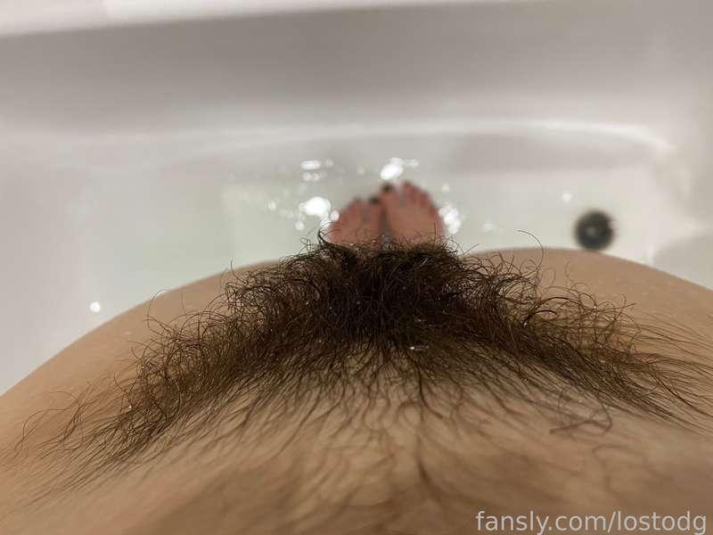 My bush is so big that I can barely see my feet from this view🙈

#fyp #hairy #pussy #fatpussy #bush #hairypussy #wet