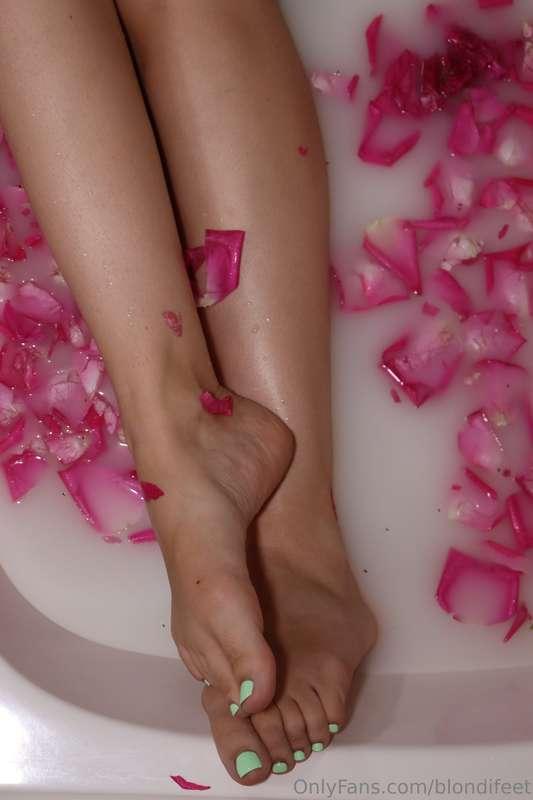 blondifeet image #8