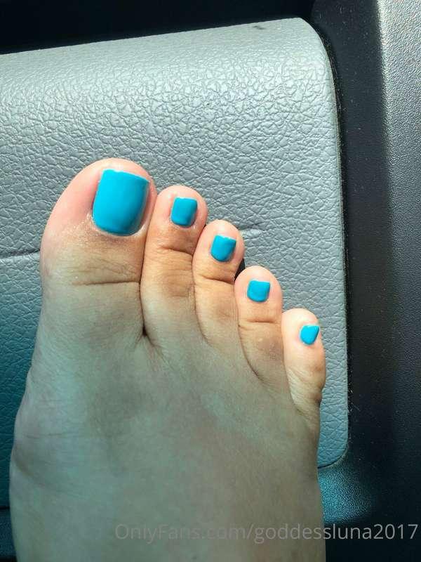 Any color suggestions , I’m loving this blue… but you know m..