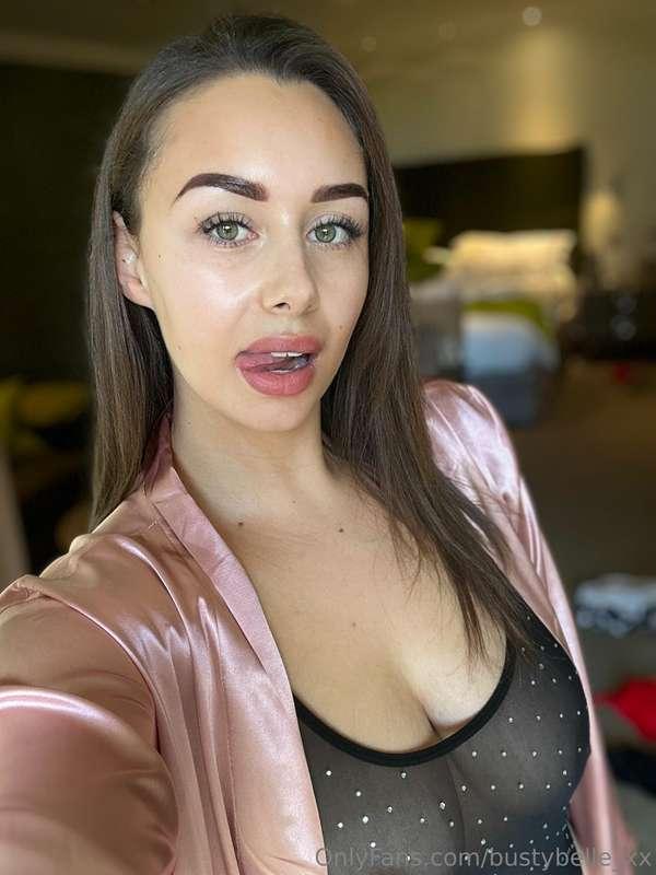 My DM’s are always open just like my pussy 😉