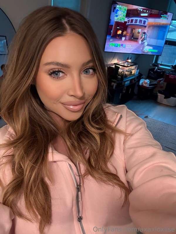  behind this innocent smile is a pussy screaming fuck me dad..