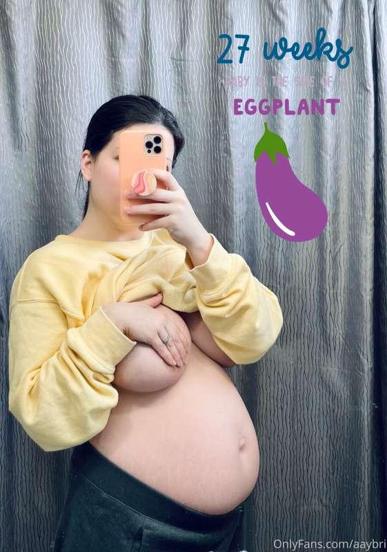 **27 WEEK BUMPDATE** 🍆
Goodbye second trimester 👋🏼 
Baby is ..