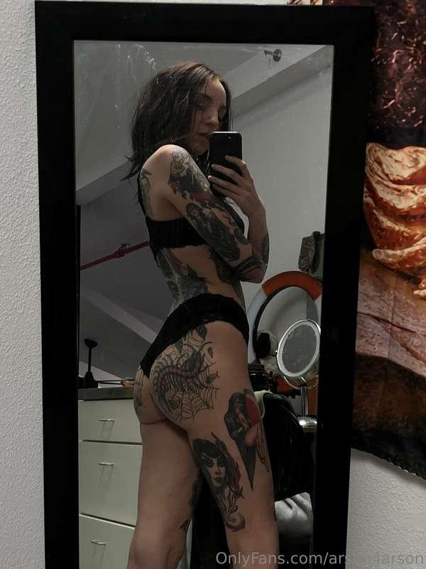 There’s just something about a dirty mirror selfie I love 