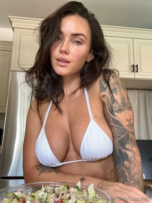 Giving my mouth a little warm up with this salad before toni..