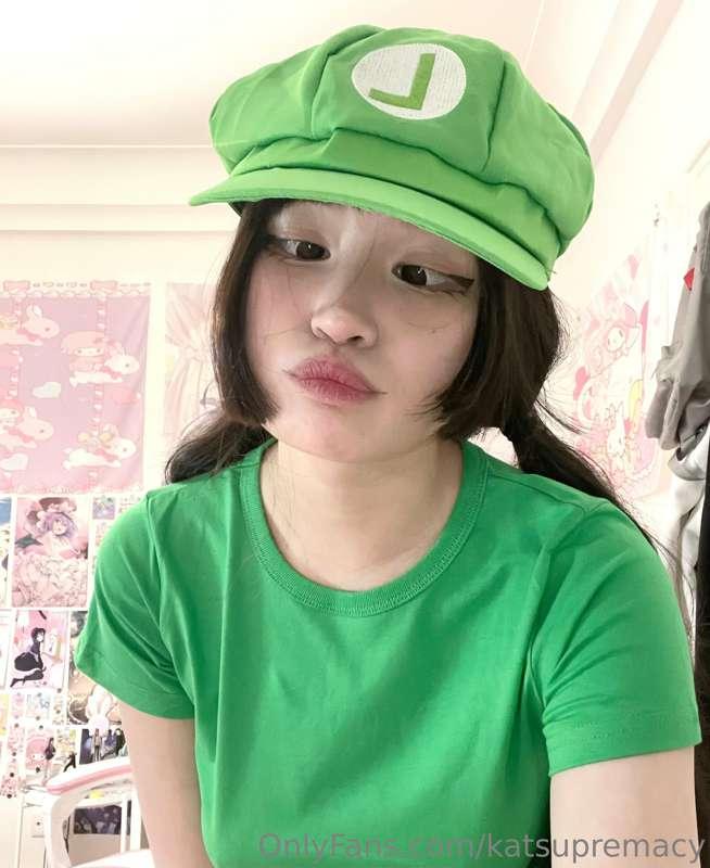 hmmm.. this luigi is kinda.. strange..