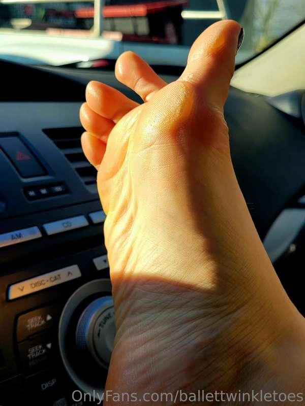 Would you suck my toes in the car? 🤔👣😋