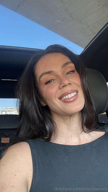 This smile can be very misleading… 🖤 I dare you to find out ..