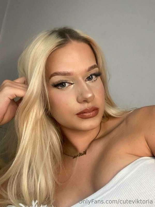 Too glam to give a damn. 💅