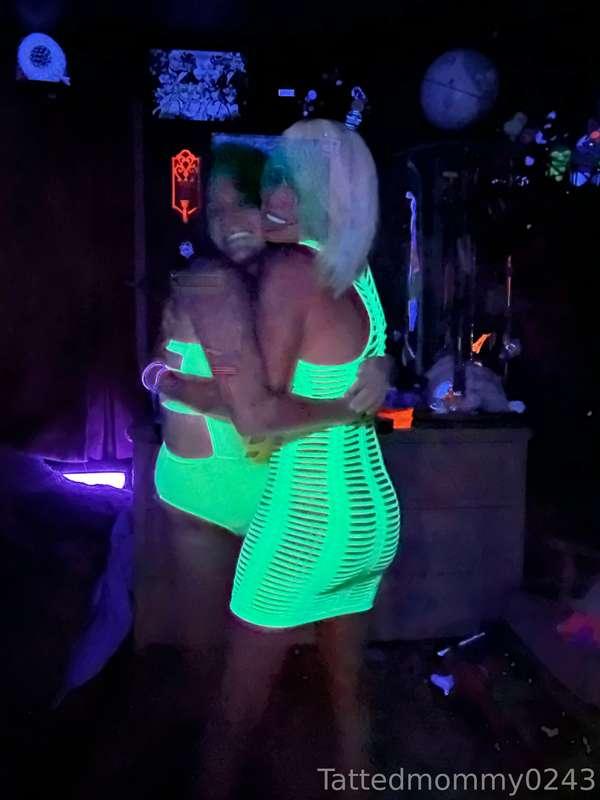 Black light fun with wifey 😜🍑😉 @firefireflyxxx1 @firefirefly
