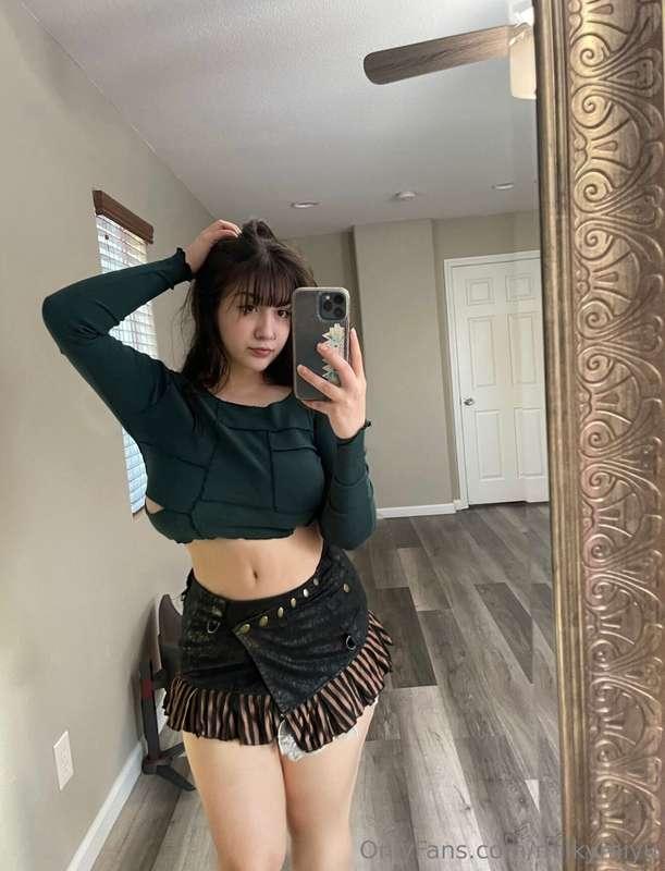 I think i ruined my shirt with my big tits 🖤