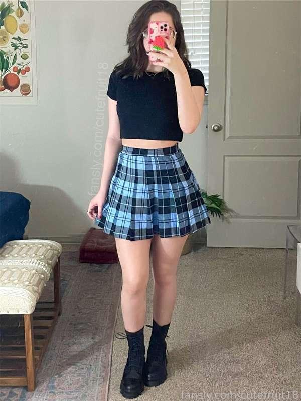 i get increasingly more slutty as the pics go on 😏➡️ #fyp