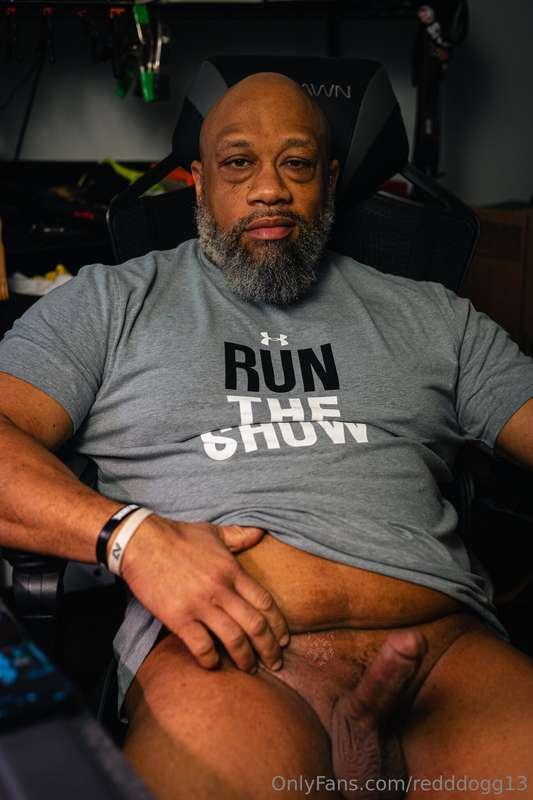 its been a Monday, so cum sit on daddy's dick and tell him a..