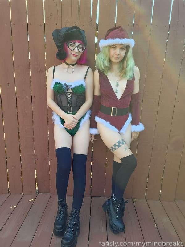 Here are your last Christmas @nami3neko posts ❄️ I have some naked photos with her still to post and lewd ones 😉

#lesbian #lesbians #girlgirl #gay #lesbo #fyp #Christmas #alt #goth #lingerie #ass #butt #booty