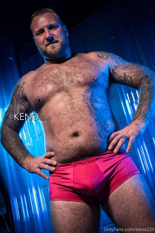 A bright way to start the week. Who says bears can't wear pi..