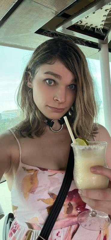 Cruise! 🥰🩷 who wants to buy me a drink?